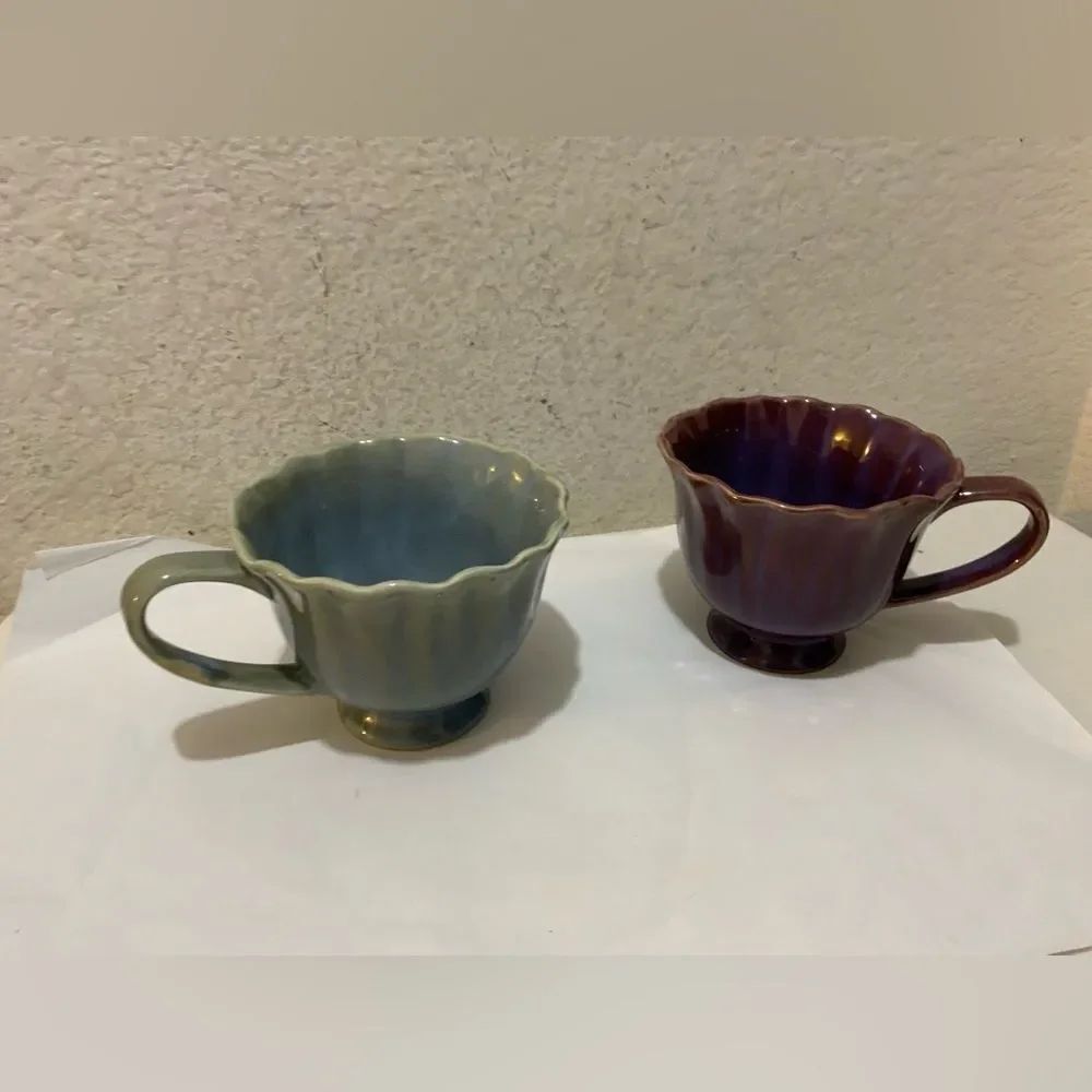 Set of 2 BIA Kitchen & Home Scalloped Footed Coffee Mugs G22